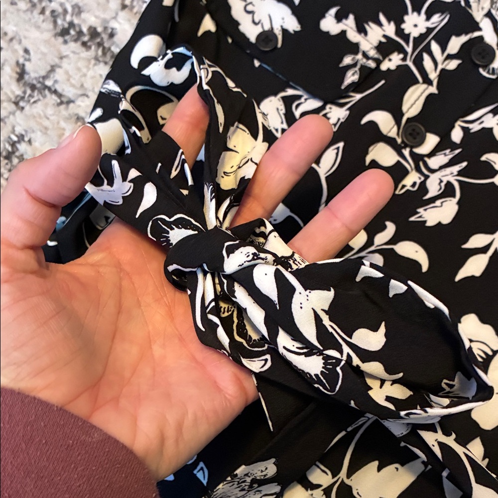 Like-new Lucky Brand Floral Black and White Dress—-Size: Small - Picture 3 of 5